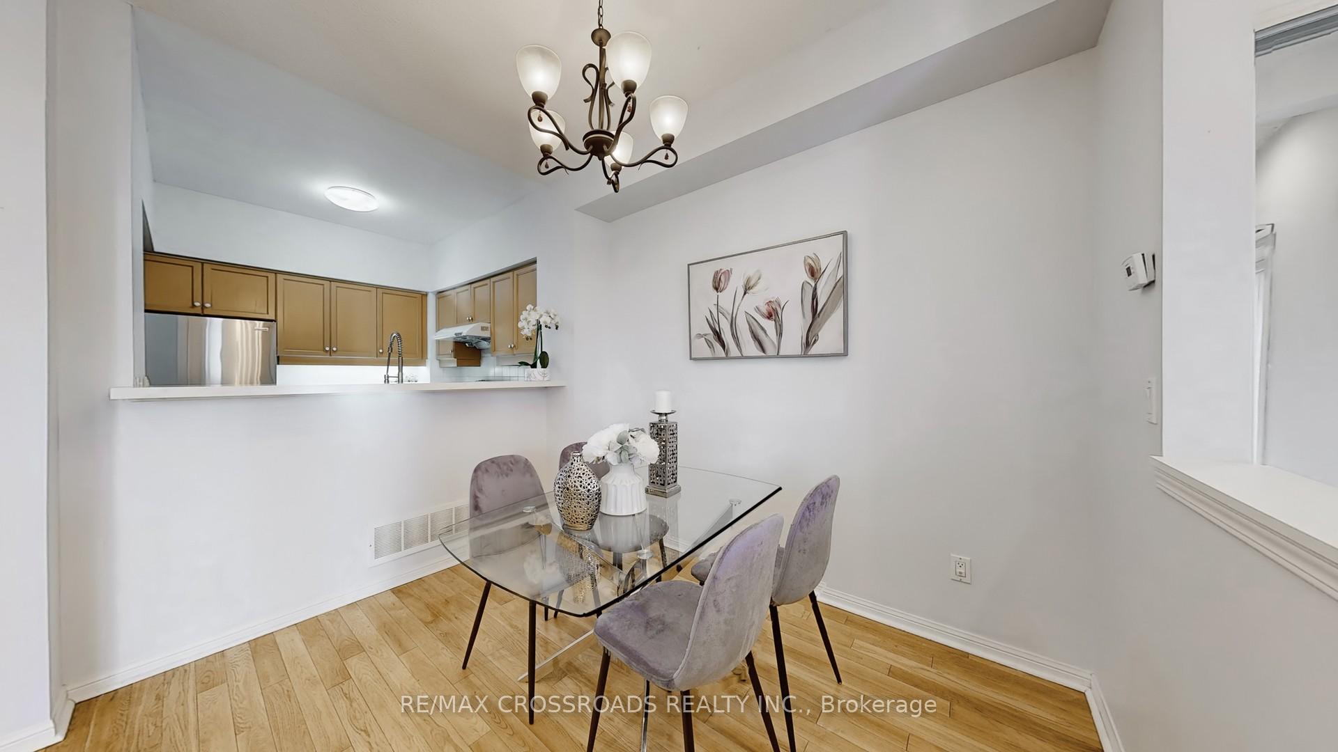 Photo 9 of Unit 9, 2 Cox Boulevard, Markham, Unionville — HOMEH