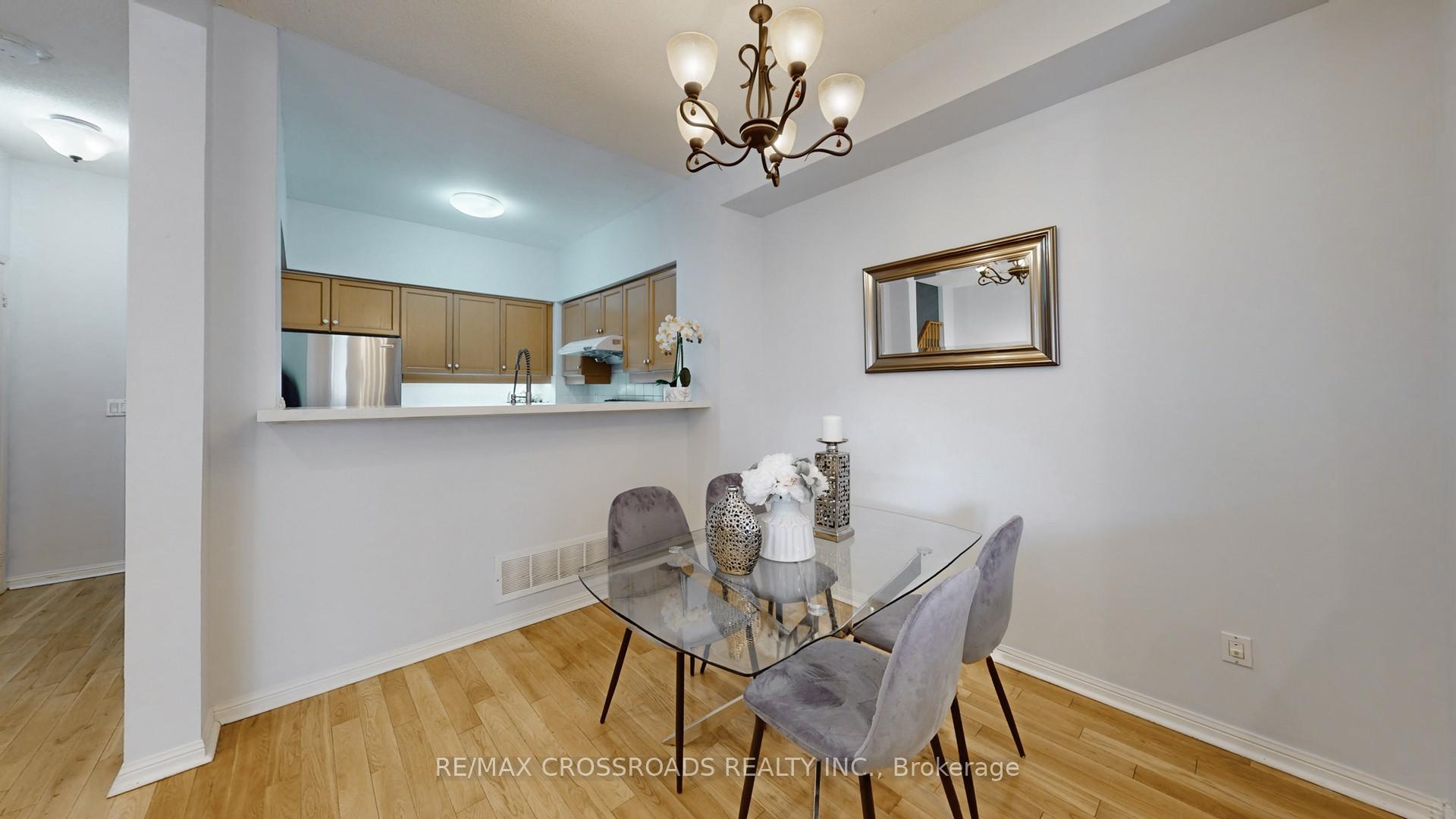 Photo 12 of Unit 9, 2 Cox Boulevard, Markham, Unionville — HOMEH