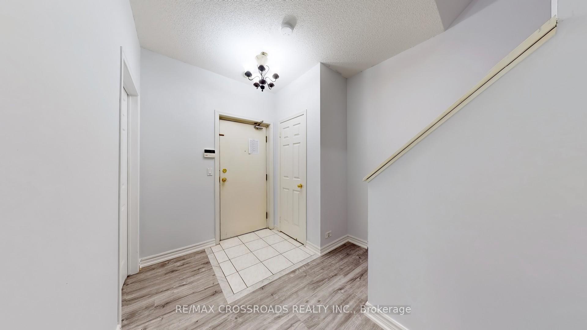 Photo 21 of Unit 9, 2 Cox Boulevard, Markham, Unionville — HOMEH