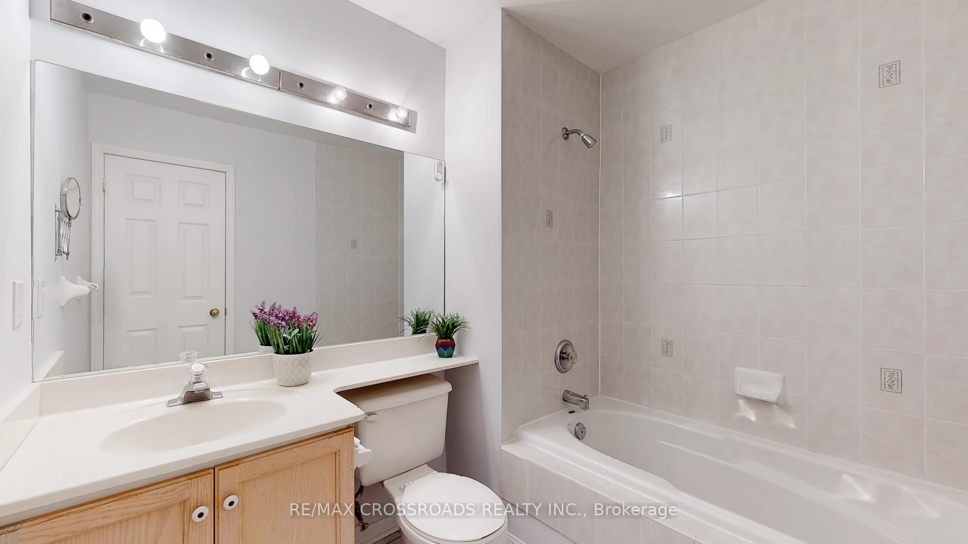Photo 34 of Unit 9, 2 Cox Boulevard, Markham, Unionville — HOMEH