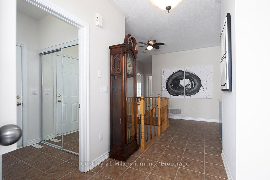 Photo 6 of 20 Surfside Crescent, Collingwood — HOMEH