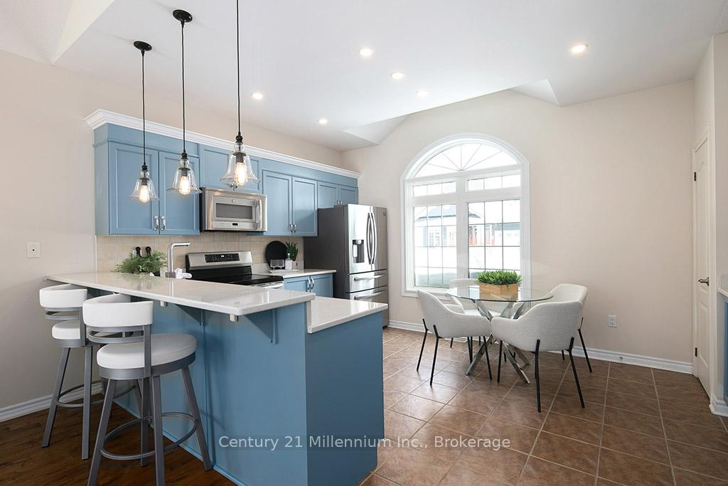 Photo 8 of 20 Surfside Crescent, Collingwood — HOMEH