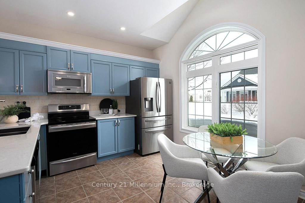 Photo 9 of 20 Surfside Crescent, Collingwood — HOMEH