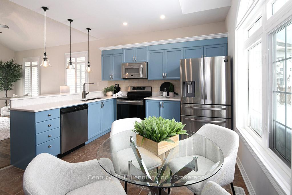Photo 10 of 20 Surfside Crescent, Collingwood — HOMEH
