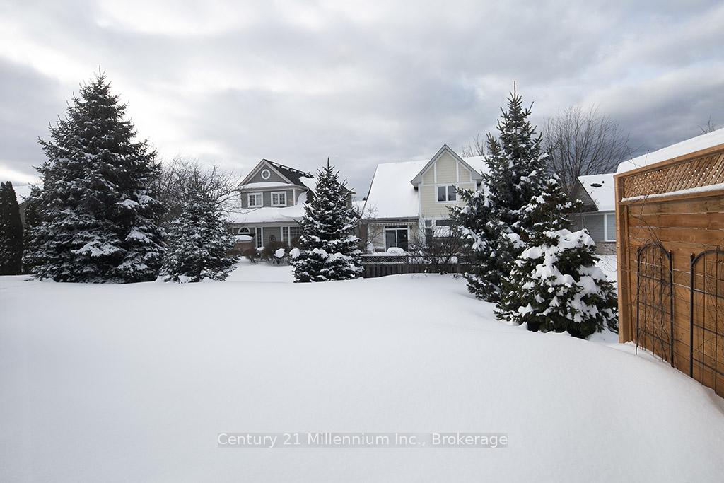 Photo 14 of 20 Surfside Crescent, Collingwood — HOMEH