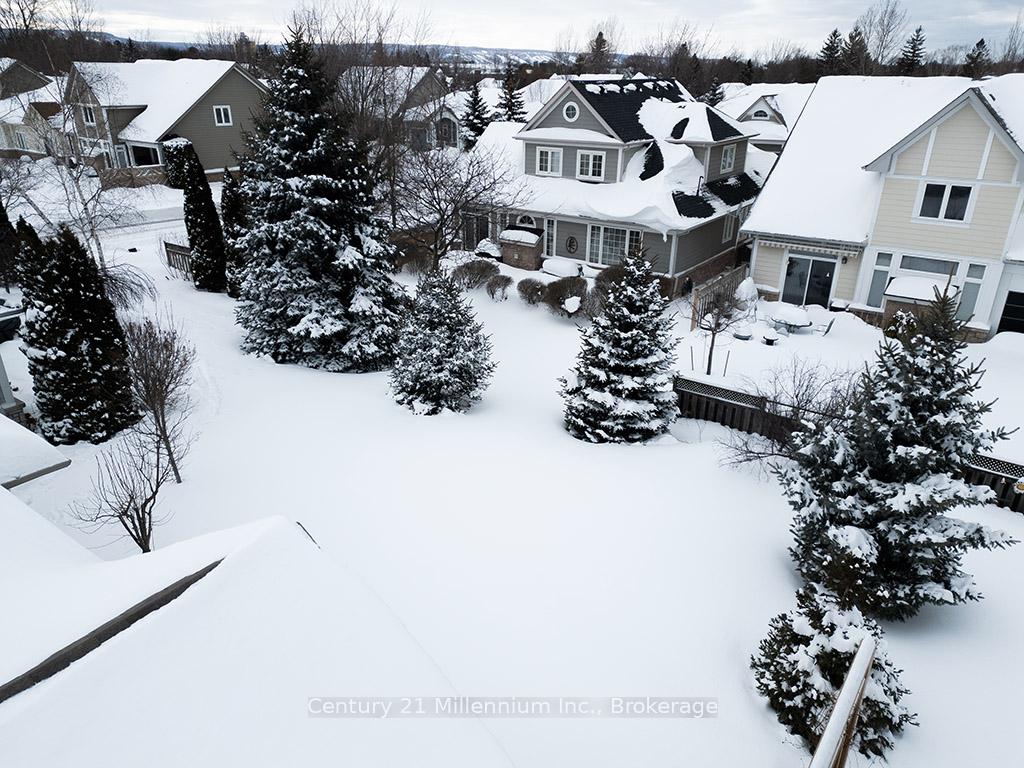 Photo 16 of 20 Surfside Crescent, Collingwood — HOMEH