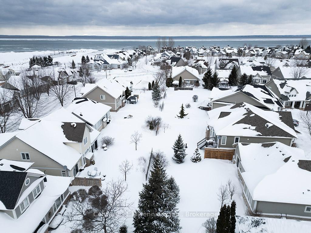 Photo 17 of 20 Surfside Crescent, Collingwood — HOMEH