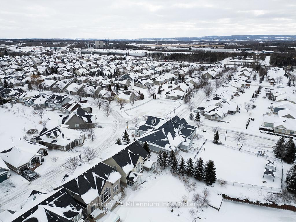 Photo 18 of 20 Surfside Crescent, Collingwood — HOMEH