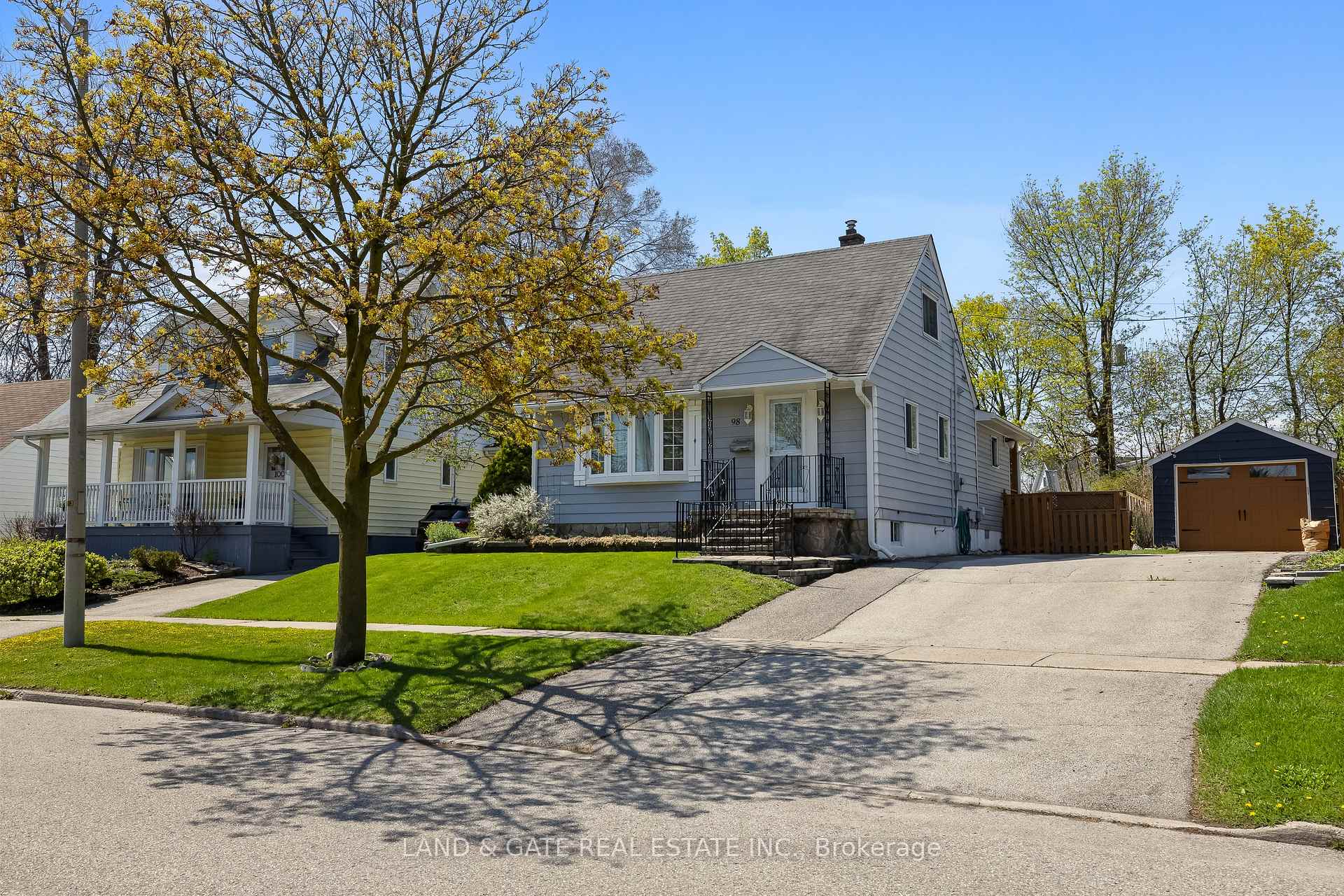 Photo 1 of 98 Admiral Road, Ajax, South East — HOMEH