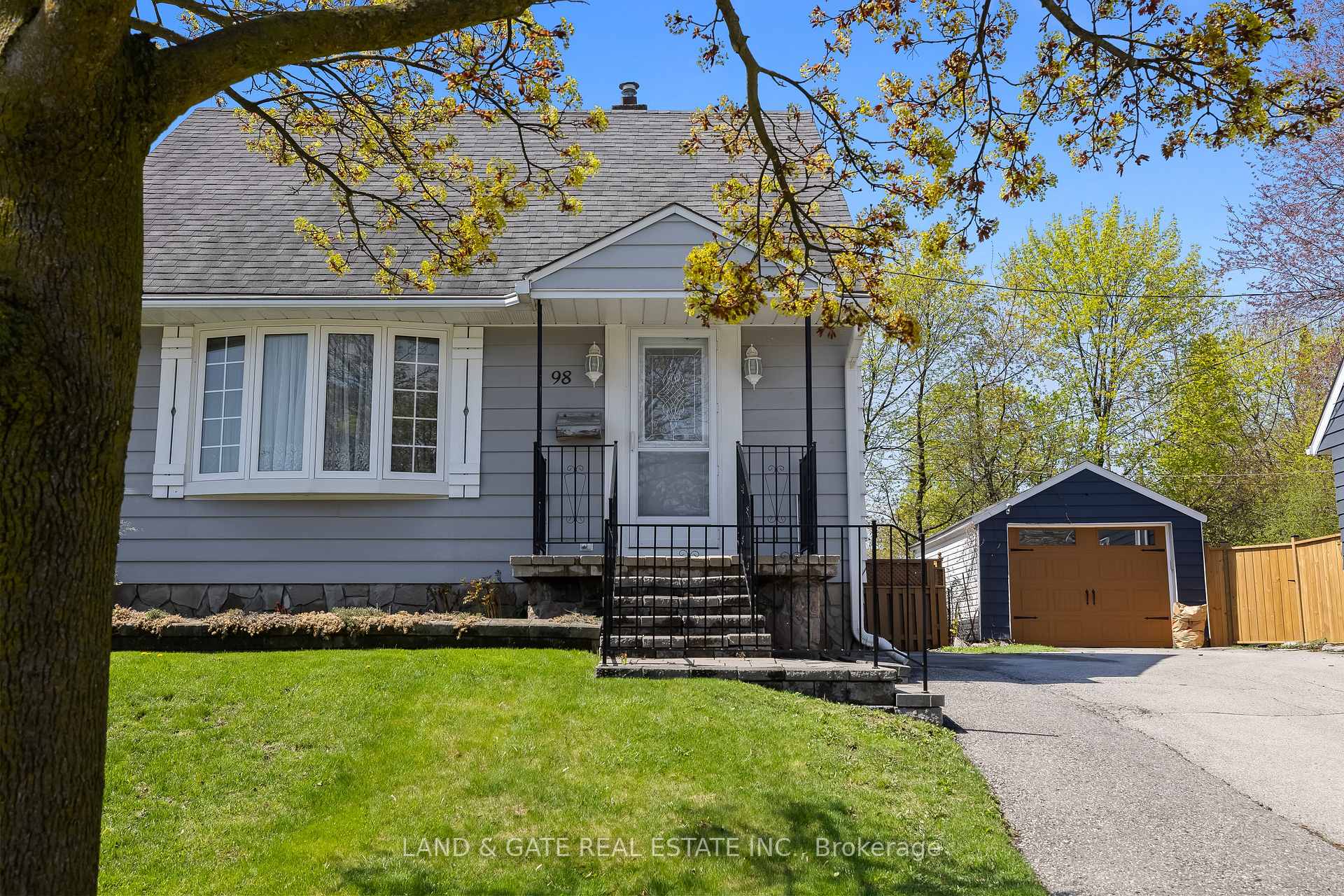 Photo 2 of 98 Admiral Road, Ajax, South East — HOMEH