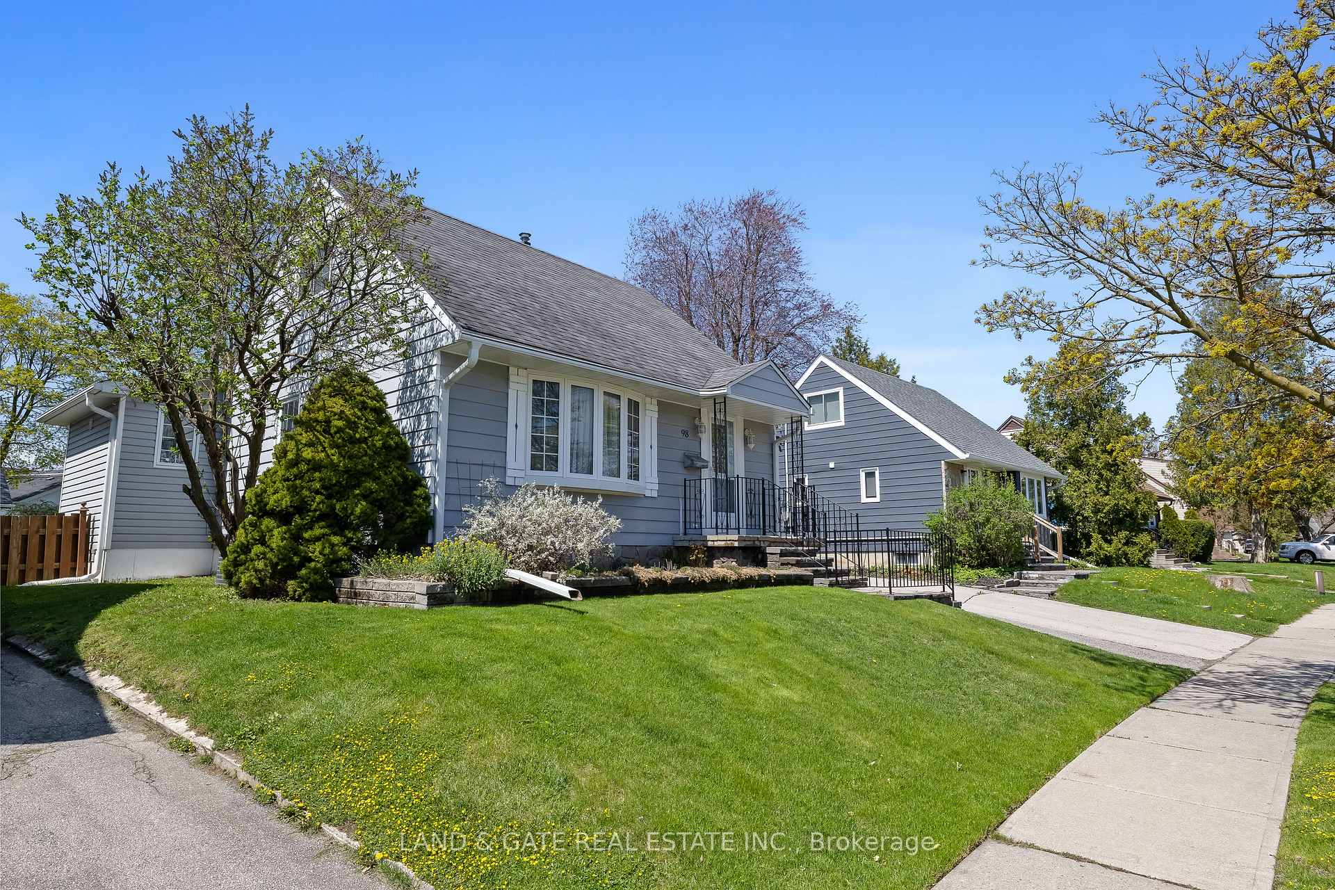 Photo 3 of 98 Admiral Road, Ajax, South East — HOMEH