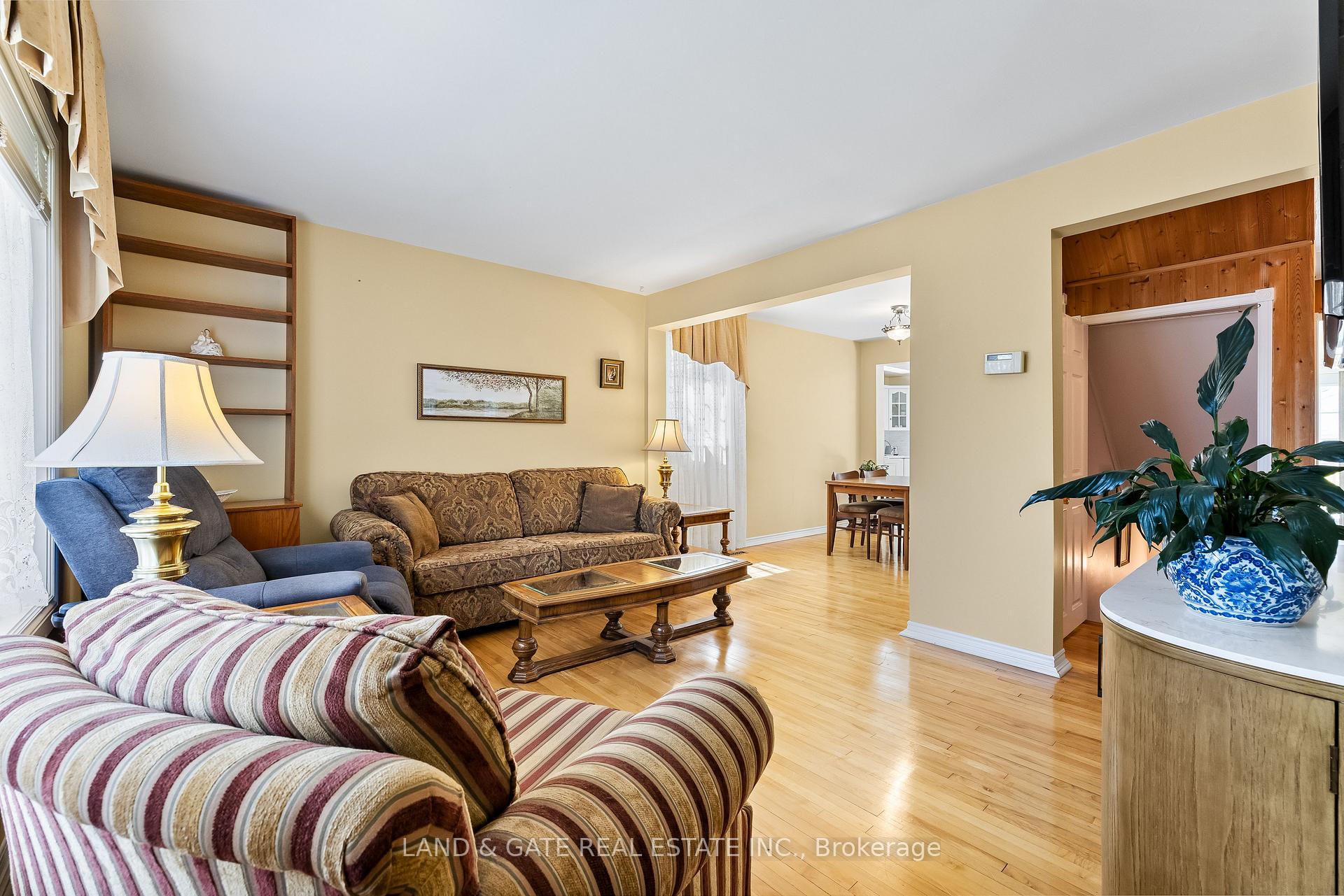 Photo 5 of 98 Admiral Road, Ajax, South East — HOMEH