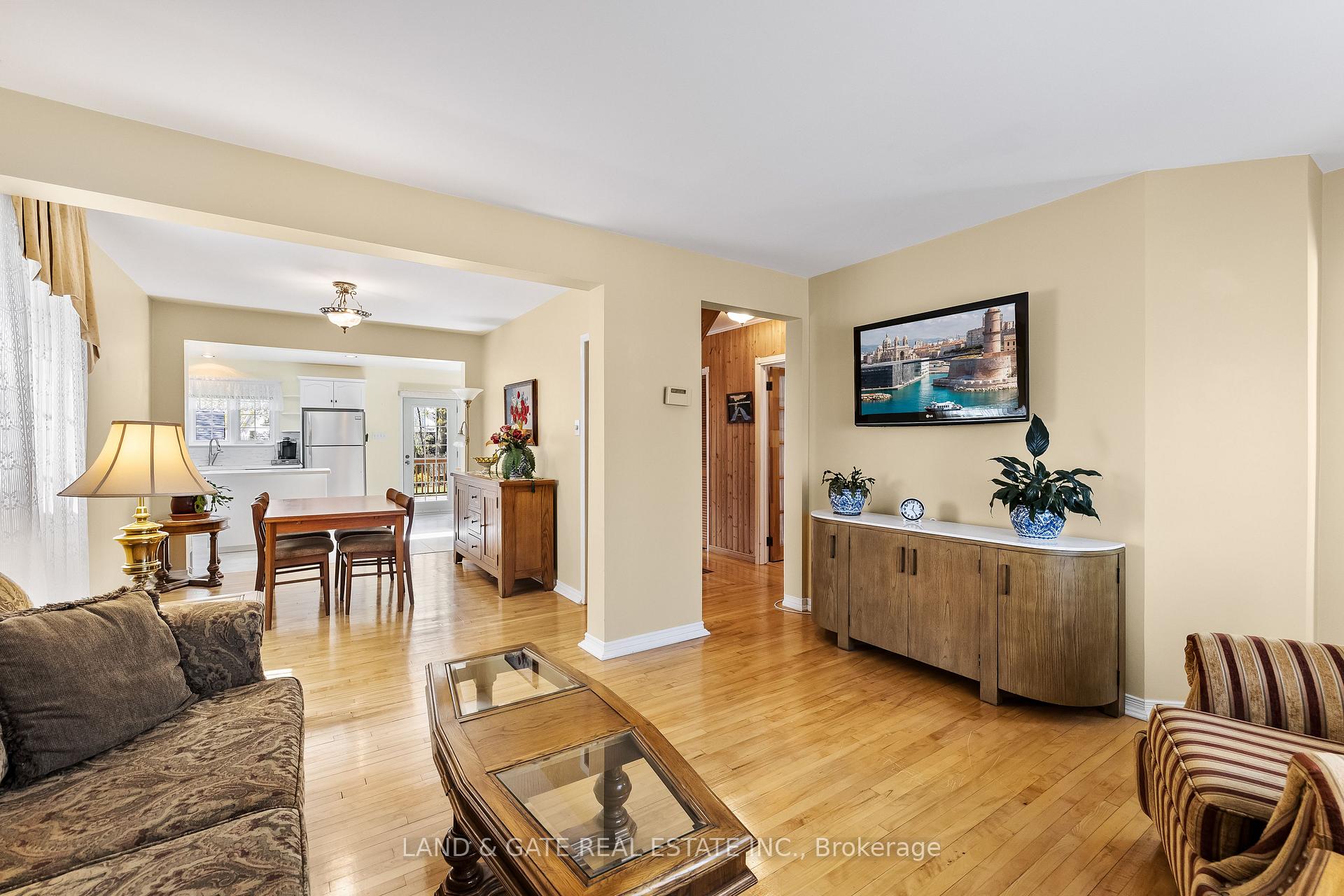 Photo 6 of 98 Admiral Road, Ajax, South East — HOMEH