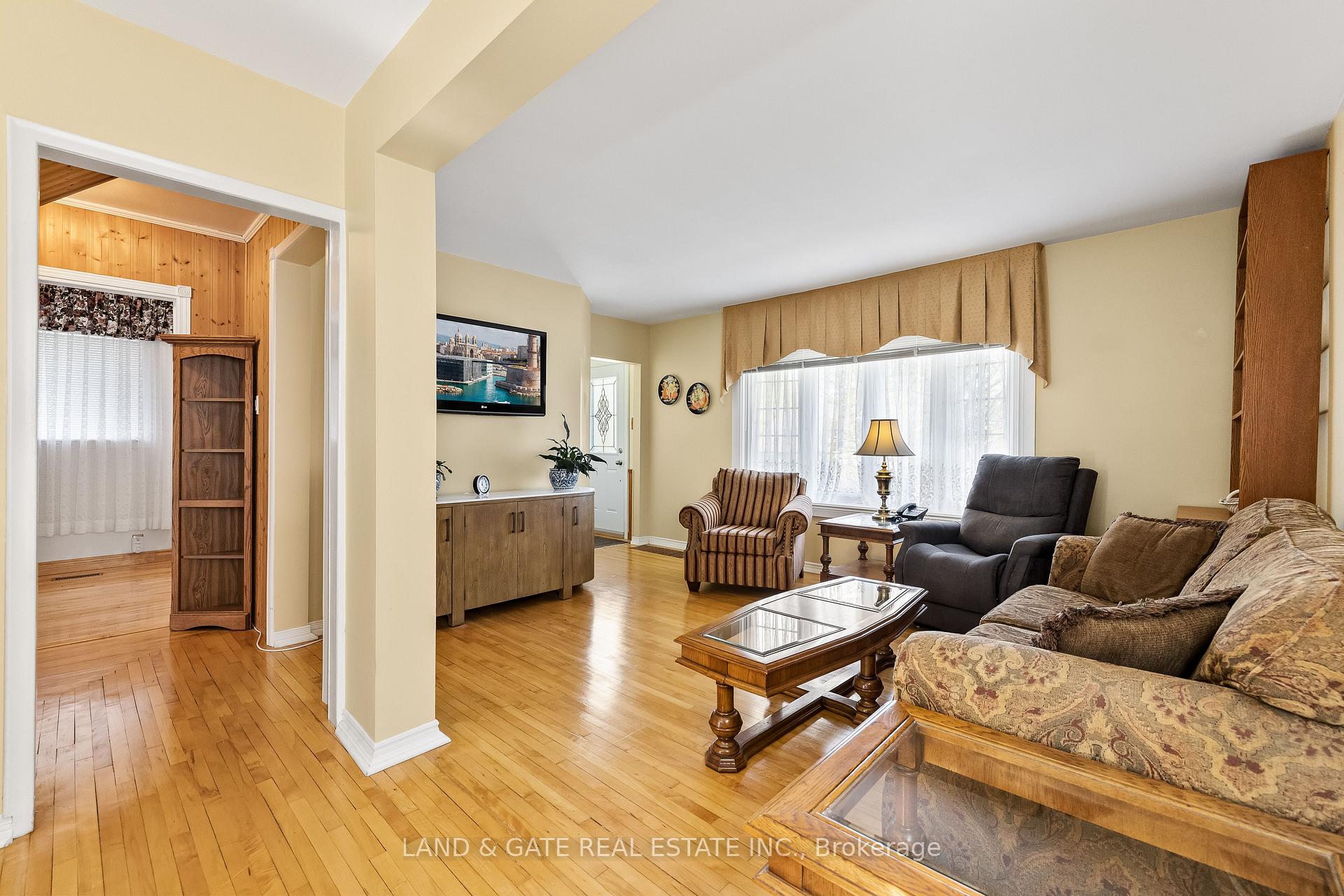Photo 7 of 98 Admiral Road, Ajax, South East — HOMEH