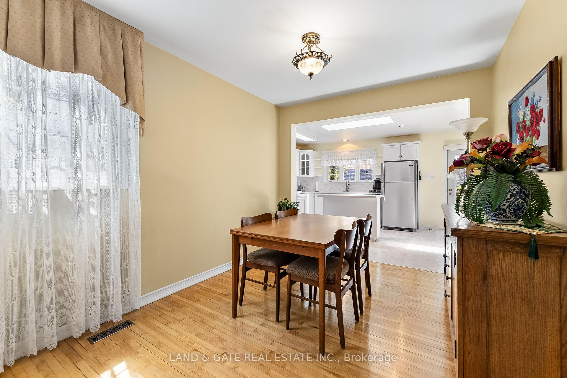 Photo 8 of 98 Admiral Road, Ajax, South East — HOMEH