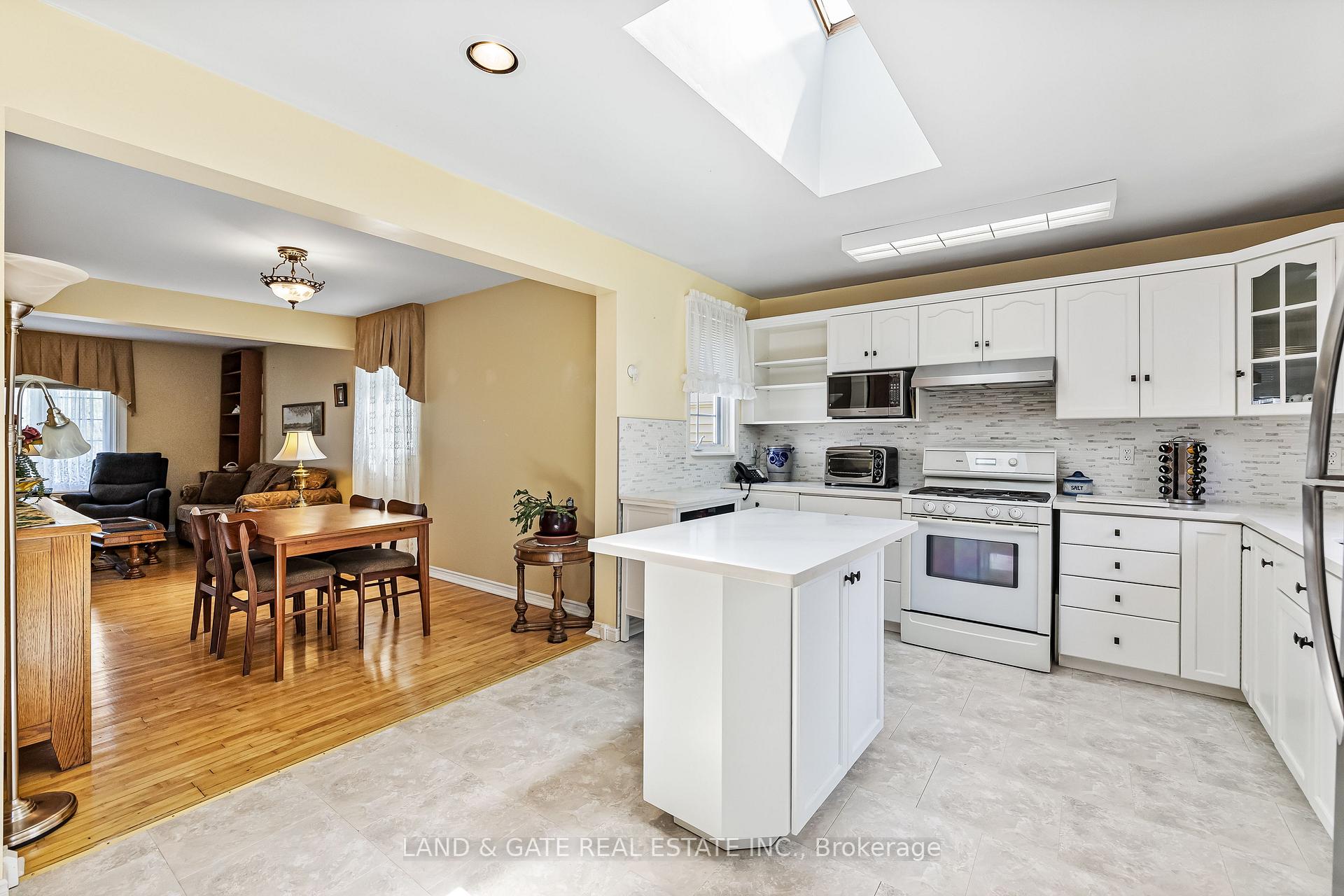 Photo 10 of 98 Admiral Road, Ajax, South East — HOMEH
