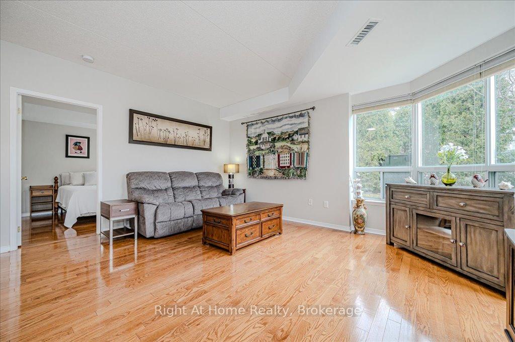 Photo 10 of Unit 109, 2075 Amherst Heights Drive, Burlington, Brant Hills — HOMEH