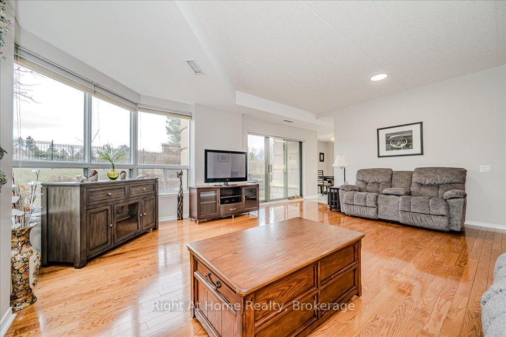 Photo 11 of Unit 109, 2075 Amherst Heights Drive, Burlington, Brant Hills — HOMEH