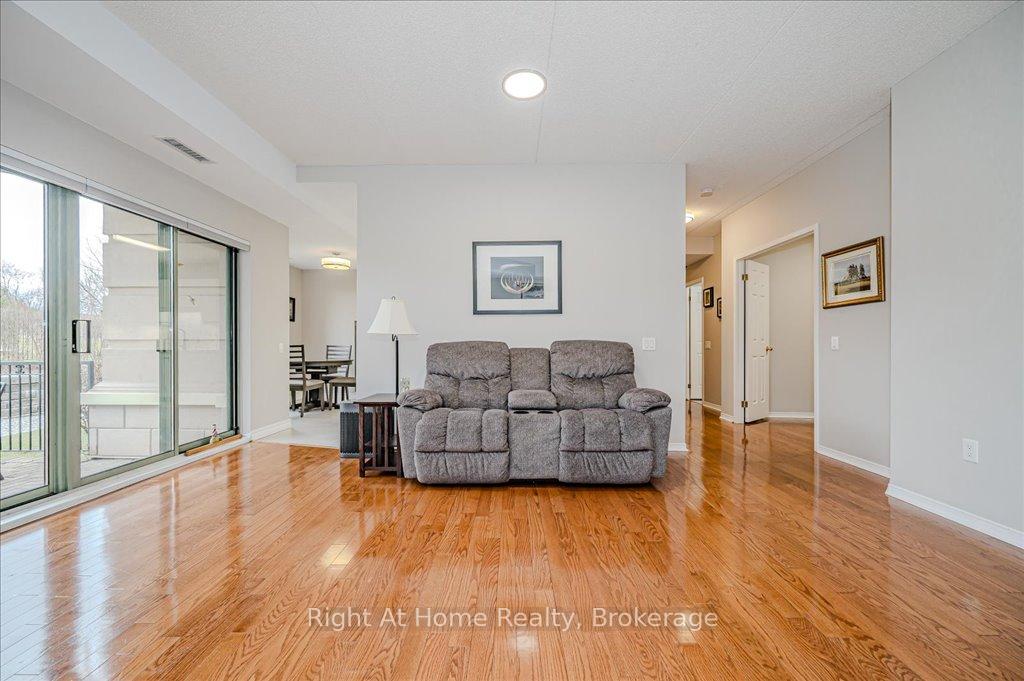 Photo 12 of Unit 109, 2075 Amherst Heights Drive, Burlington, Brant Hills — HOMEH