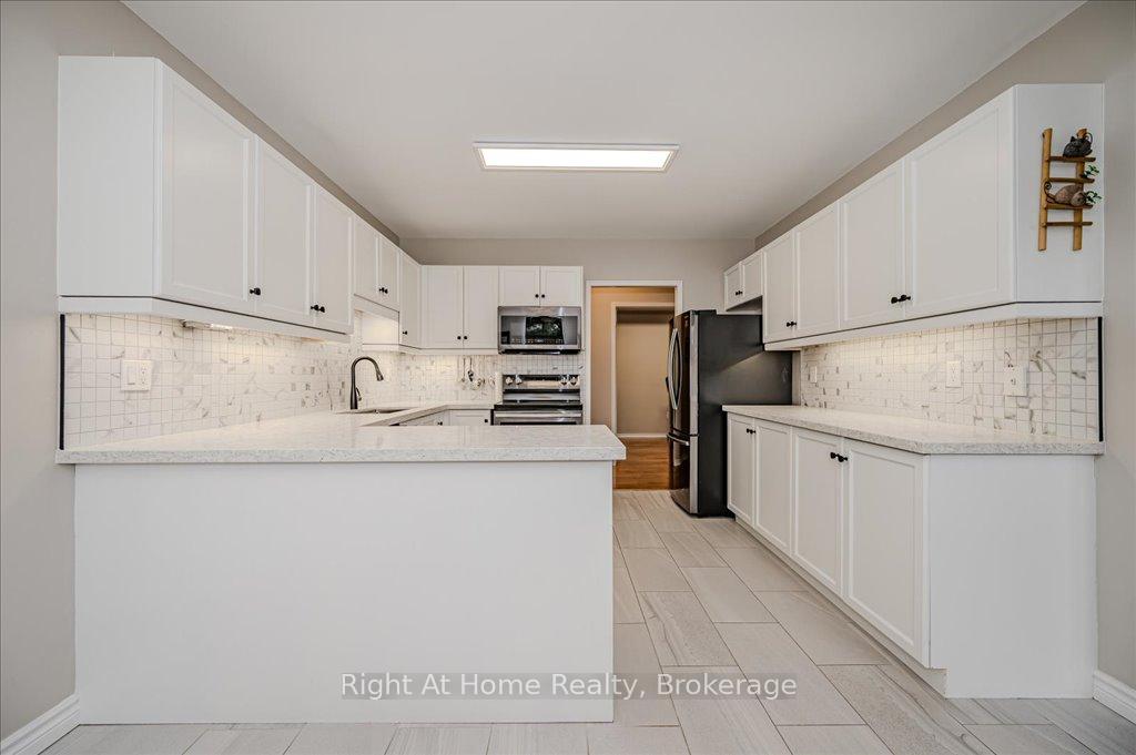 Photo 18 of Unit 109, 2075 Amherst Heights Drive, Burlington, Brant Hills — HOMEH