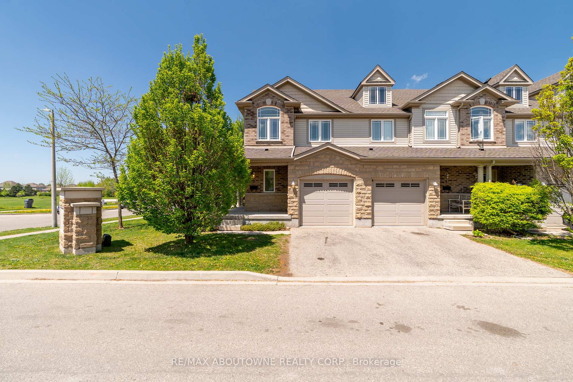 Photo 5 of 2 Lambeth Way, Guelph, Pineridge/Westminster Woods — HOMEH