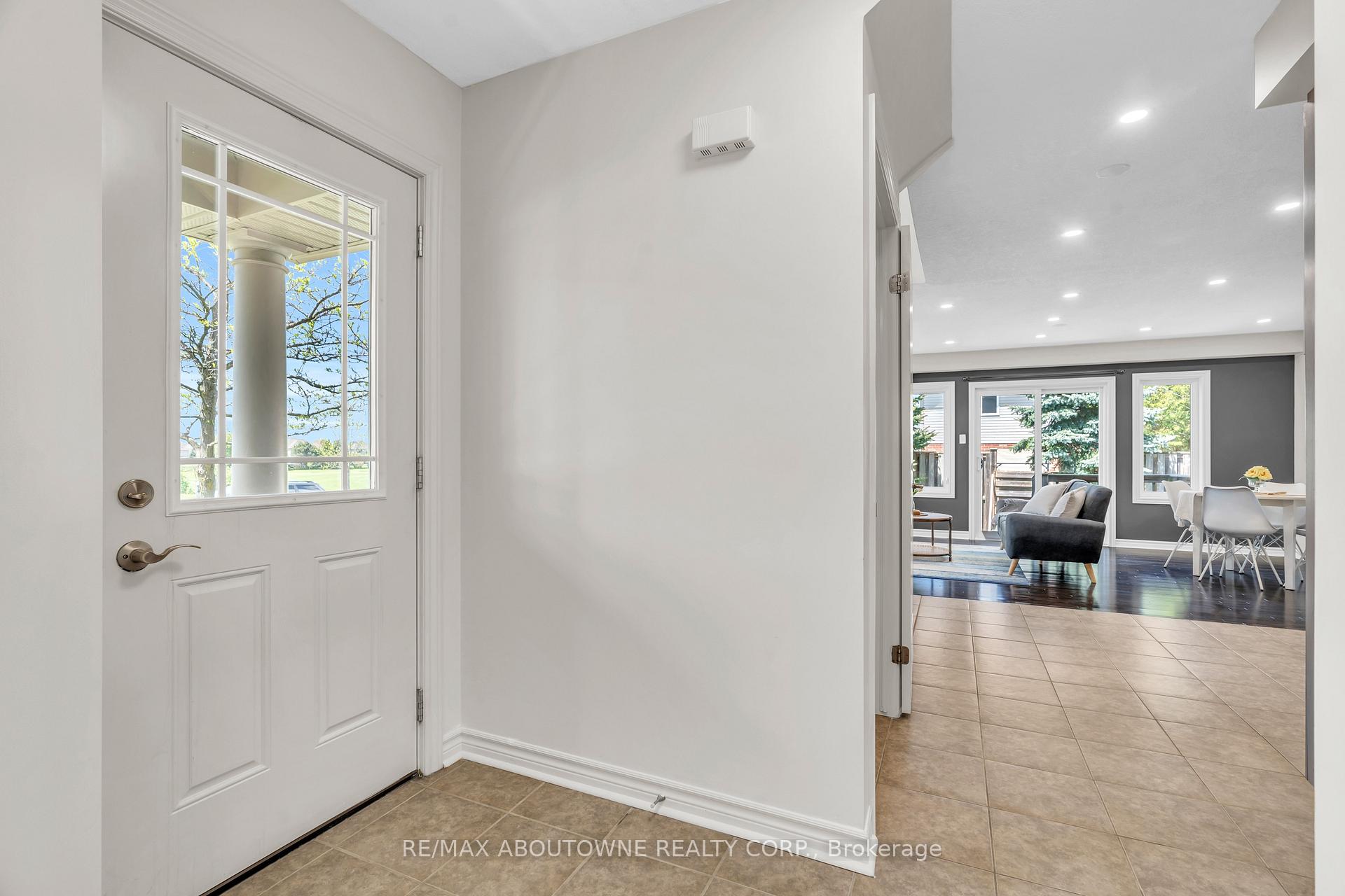 Photo 12 of 2 Lambeth Way, Guelph, Pineridge/Westminster Woods — HOMEH