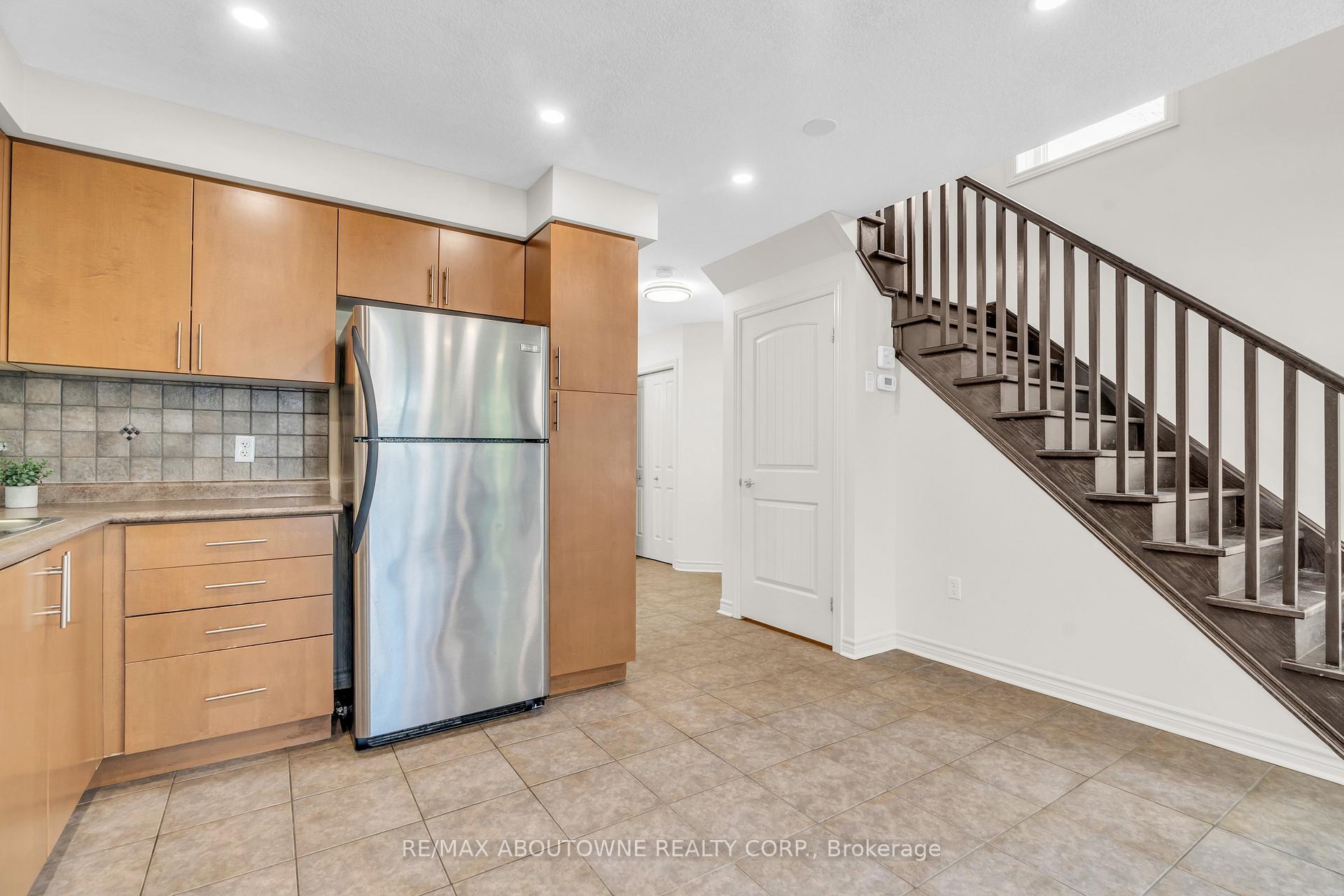 Photo 14 of 2 Lambeth Way, Guelph, Pineridge/Westminster Woods — HOMEH