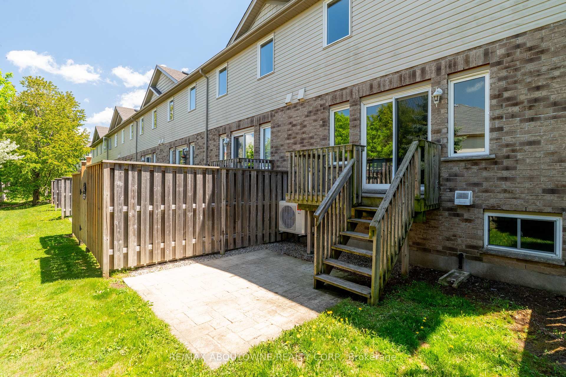 Photo 31 of 2 Lambeth Way, Guelph, Pineridge/Westminster Woods — HOMEH