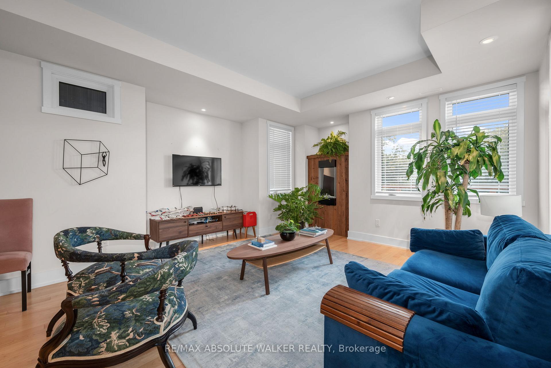 Photo 3 of 285 Kirchoffer Avenue, Ottawa, Westboro West — HOMEH