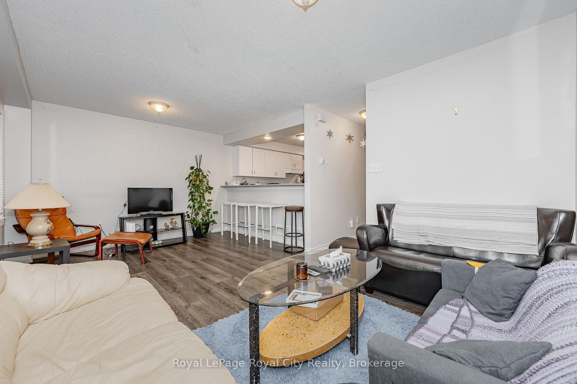 Photo 6 of Unit 17, 1417 Gordon Street, Guelph, Clairfields/Hanlon Business Park — HOMEH