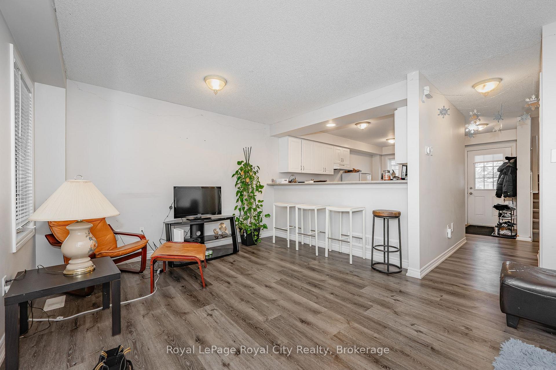 Photo 7 of Unit 17, 1417 Gordon Street, Guelph, Clairfields/Hanlon Business Park — HOMEH
