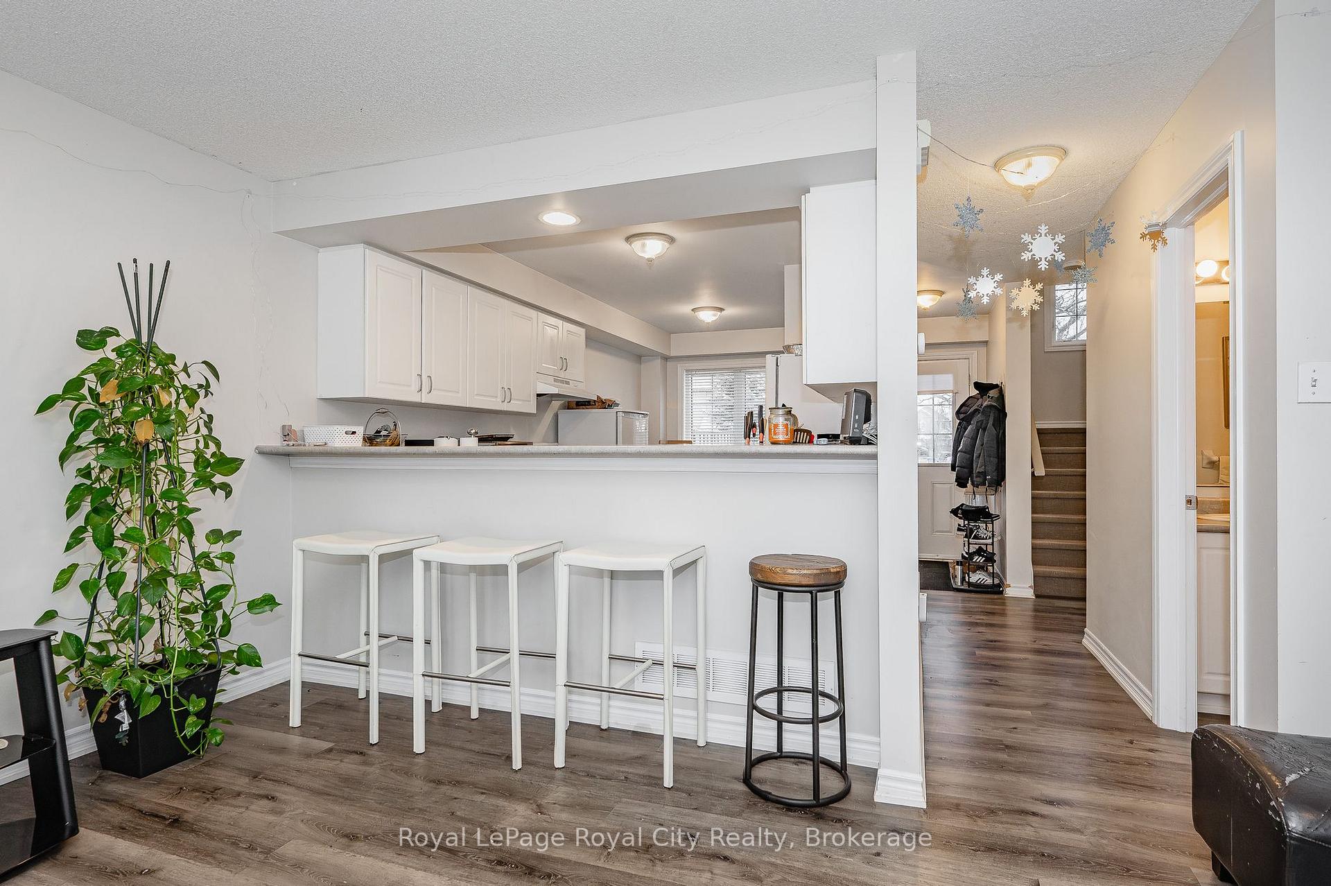 Photo 8 of Unit 17, 1417 Gordon Street, Guelph, Clairfields/Hanlon Business Park — HOMEH