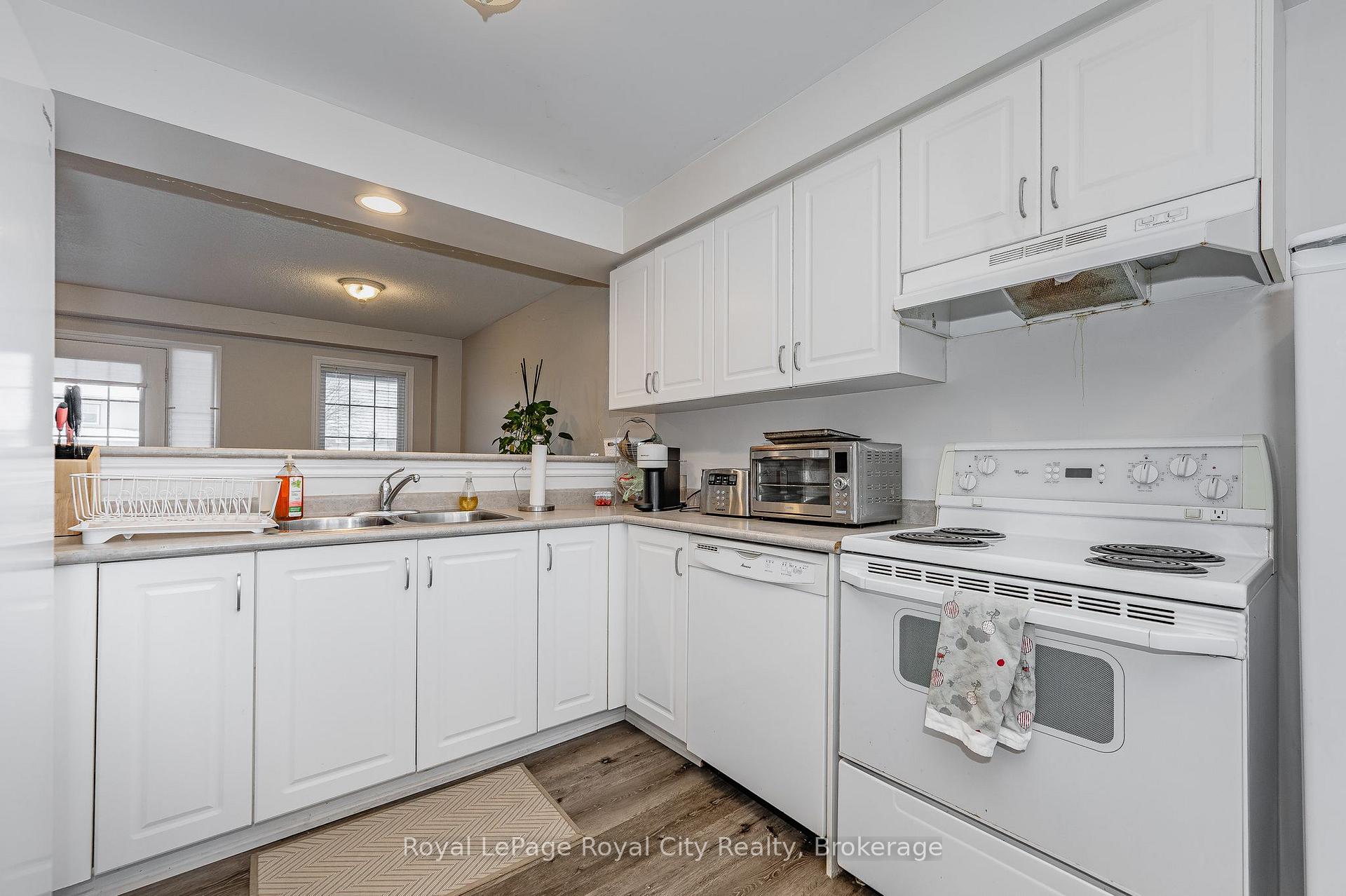 Photo 14 of Unit 17, 1417 Gordon Street, Guelph, Clairfields/Hanlon Business Park — HOMEH