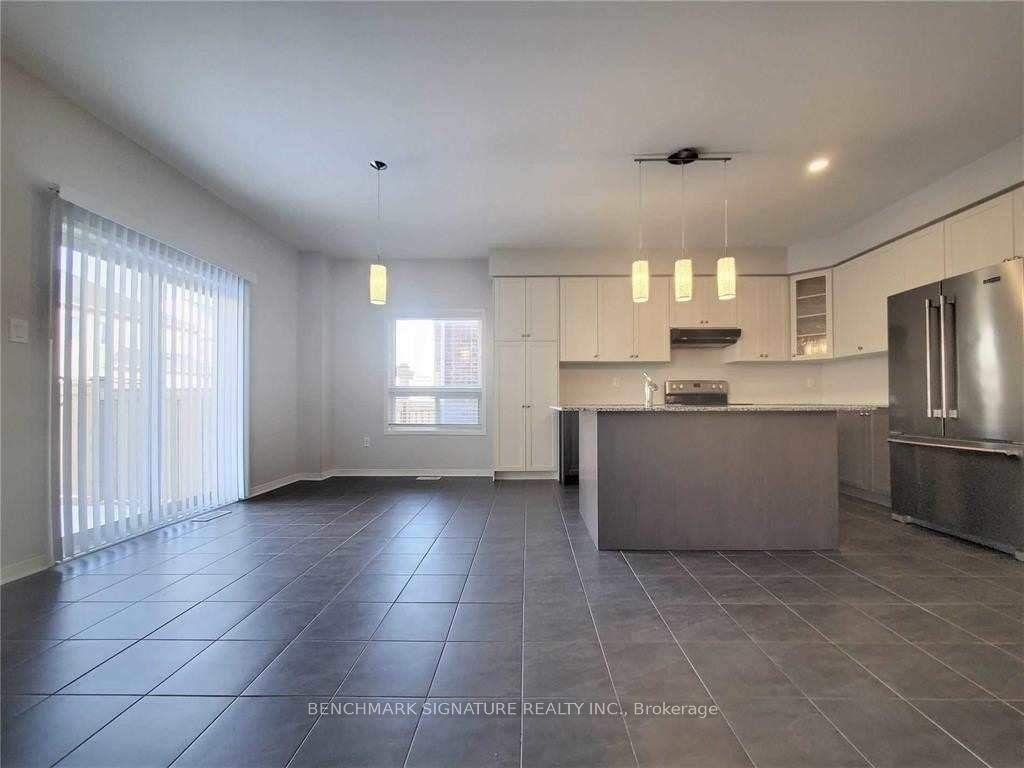 Photo 4 of 10 William Fair Drive, Clarington, Bowmanville — HOMEH