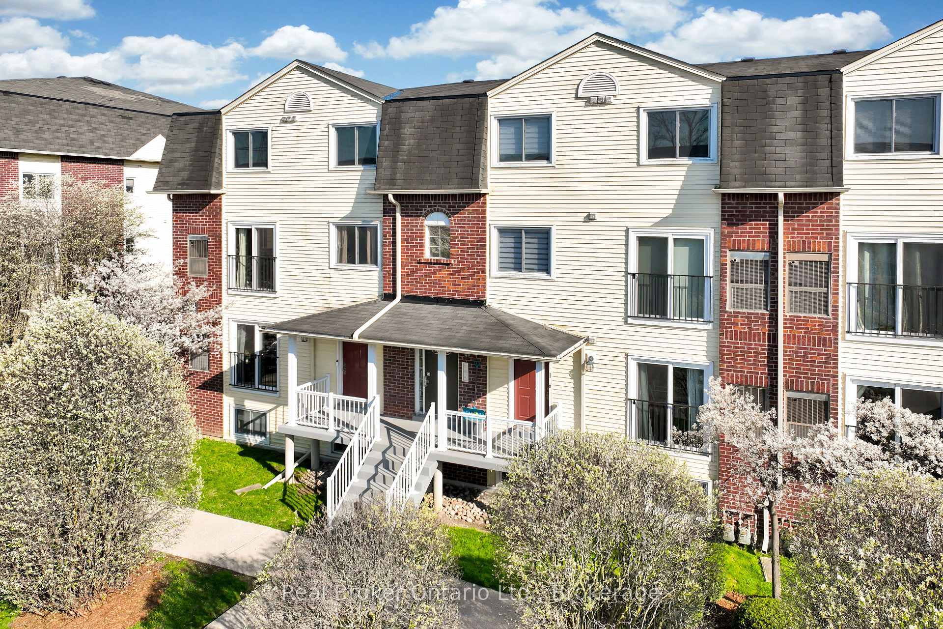 Photo 1 of Unit 121, 458 Janefield Avenue, Guelph, Dovercliffe Park/Old University — HOMEH