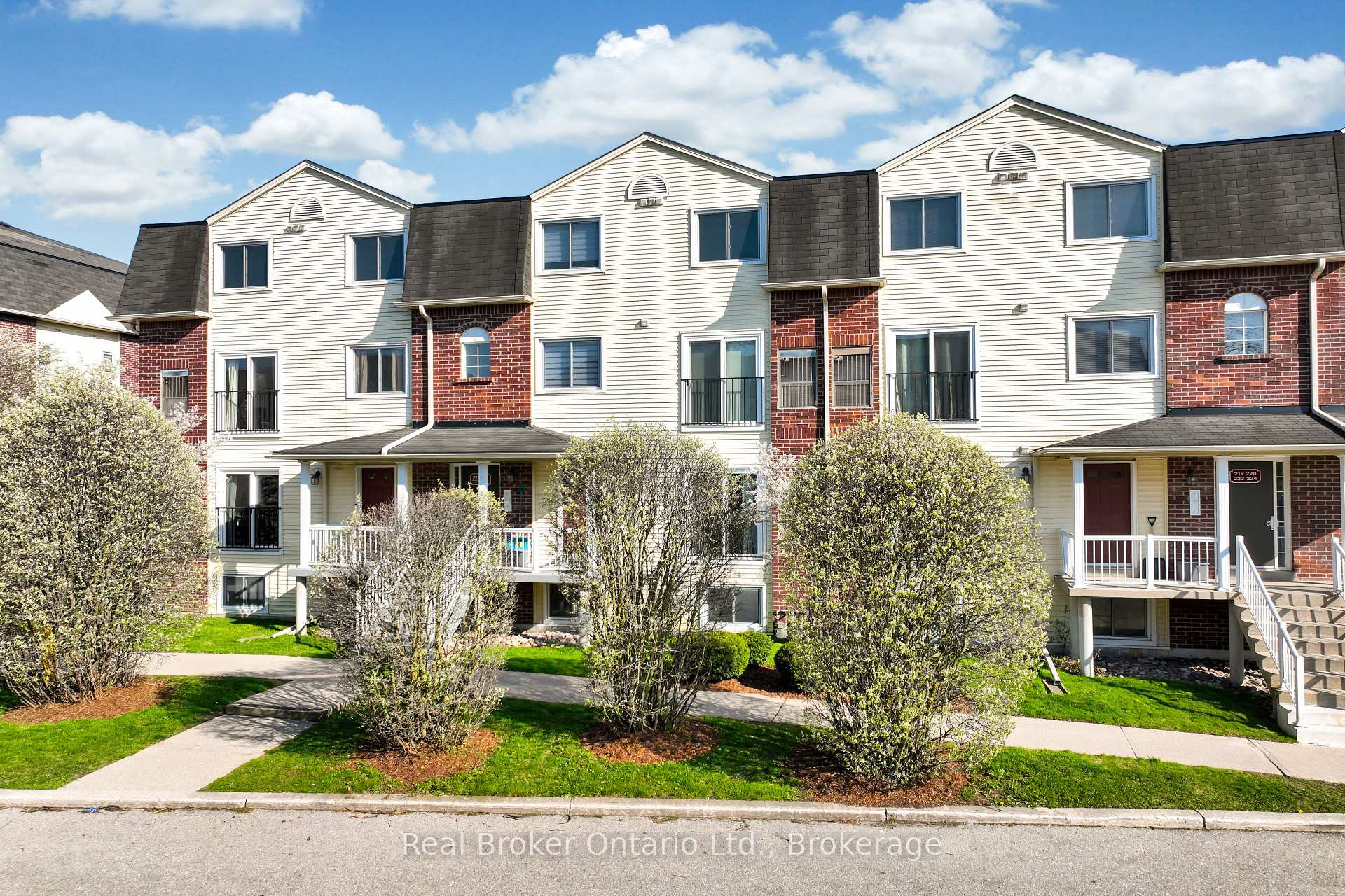 Photo 2 of Unit 121, 458 Janefield Avenue, Guelph, Dovercliffe Park/Old University — HOMEH