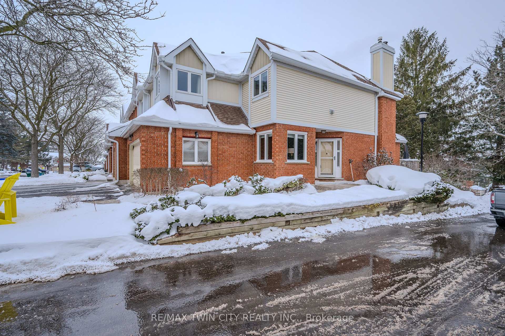 Photo 4 of Unit 13, 523 Beechwood Drive, Waterloo — HOMEH