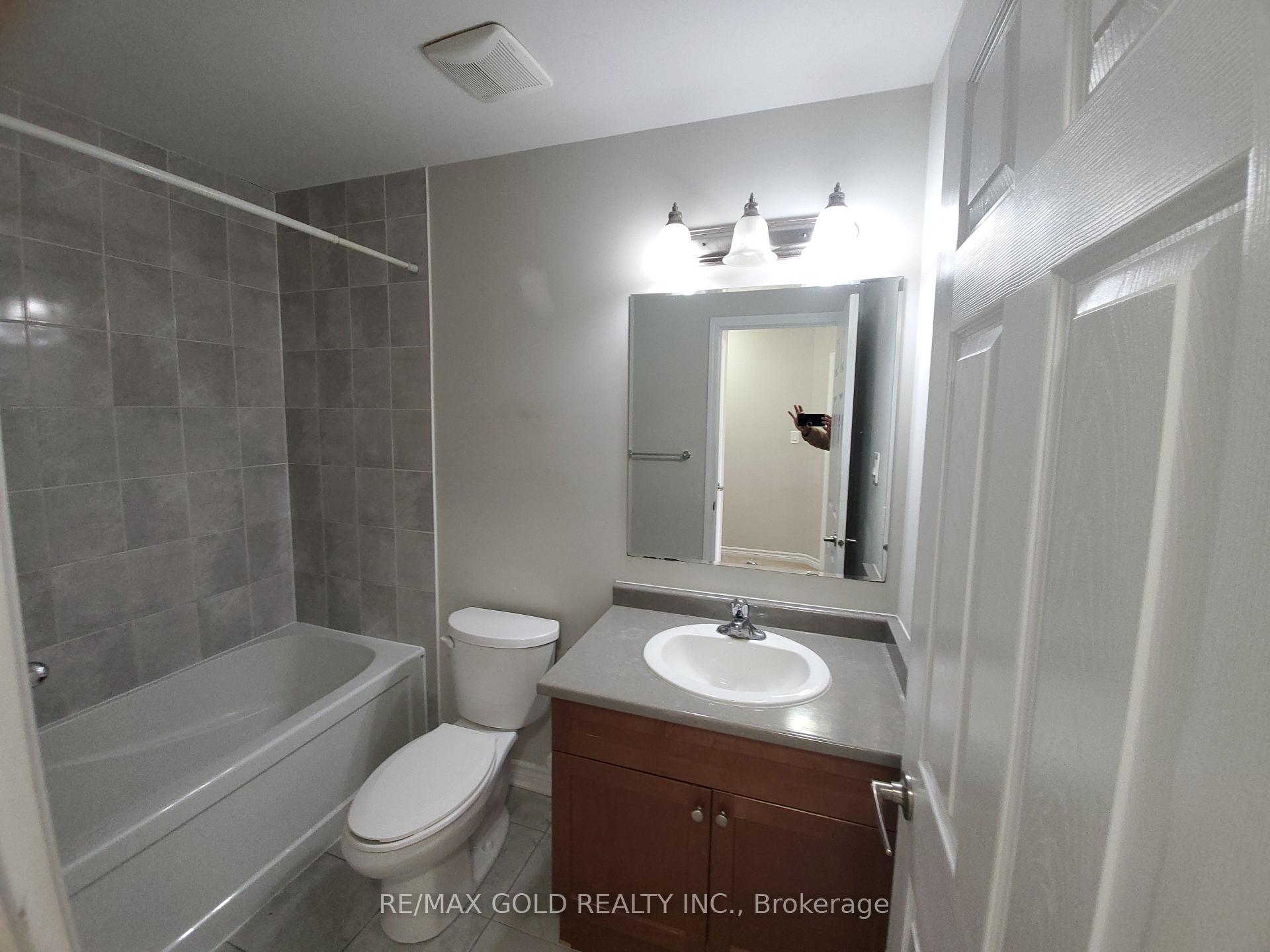 Photo 19 of 47 lothbury Drive, Brampton, Northwest Brampton — HOMEH