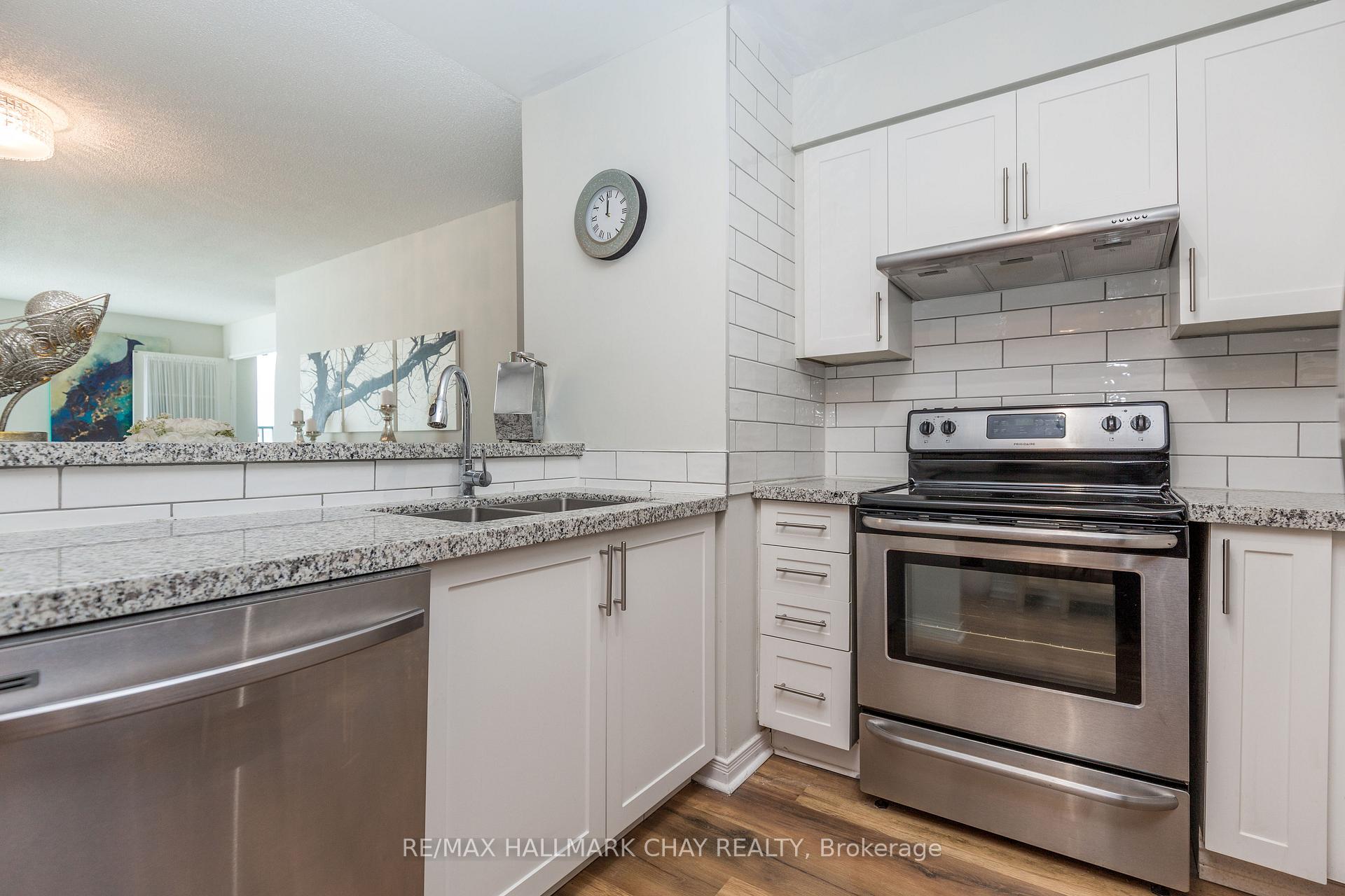 Photo 8 of Unit 1003, 150 Dunlop Street E, Barrie, City Centre — HOMEH