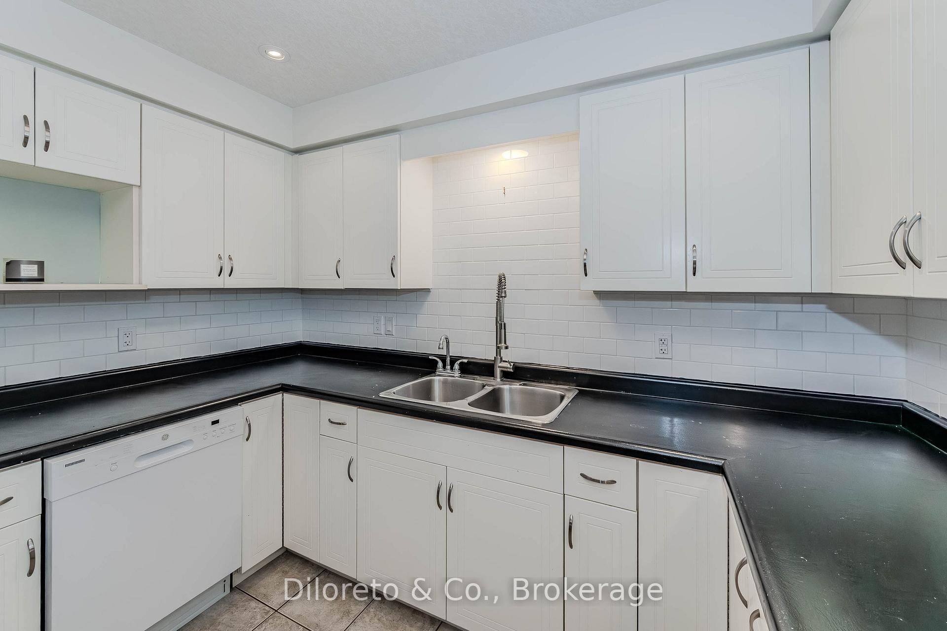 Photo 11 of Unit 46, 20 Shackleton Drive, Guelph, Grange Road — HOMEH