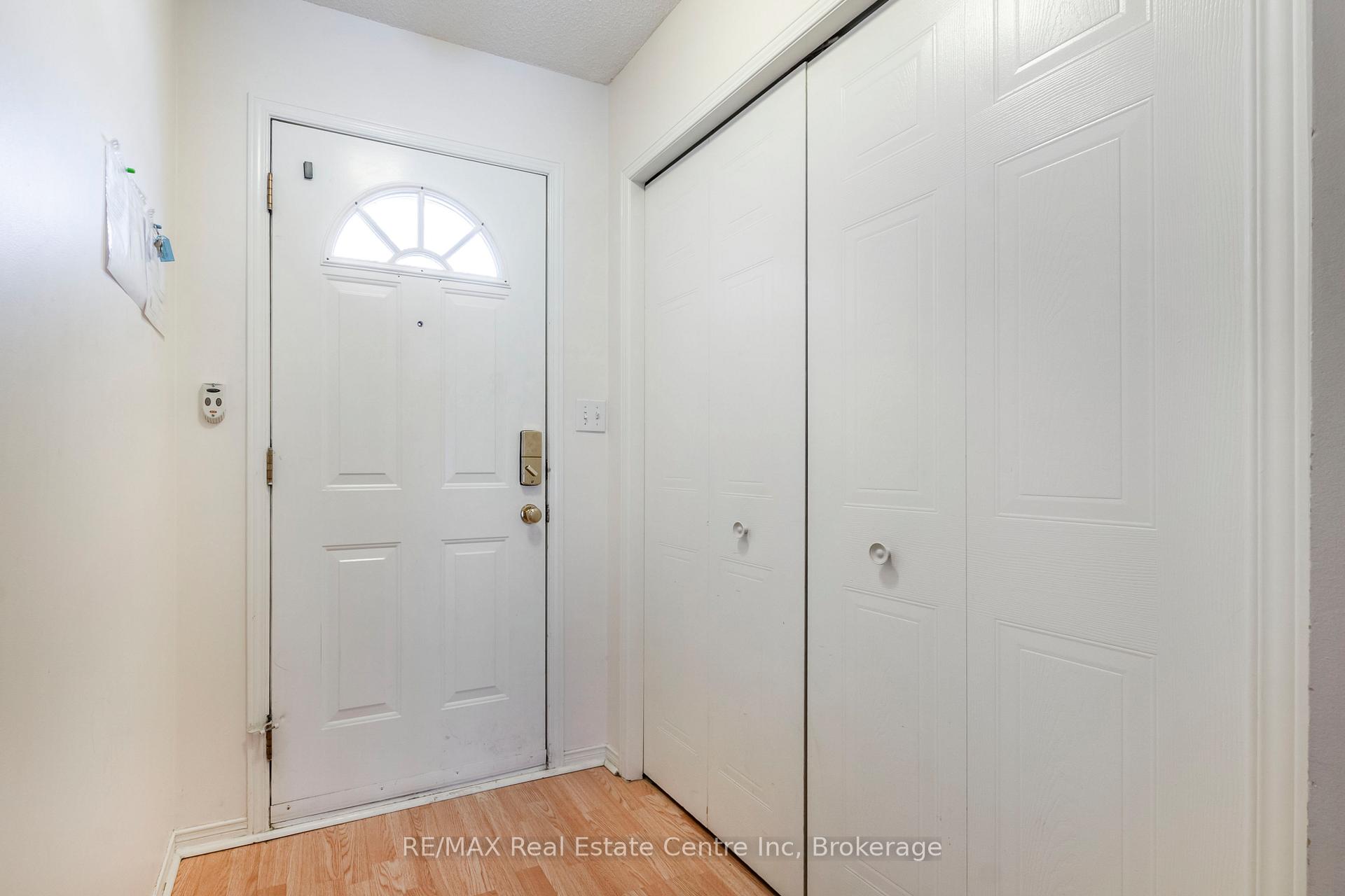 Photo 4 of 61 Roehampton Crescent W, Guelph, Pineridge/Westminster Woods — HOMEH