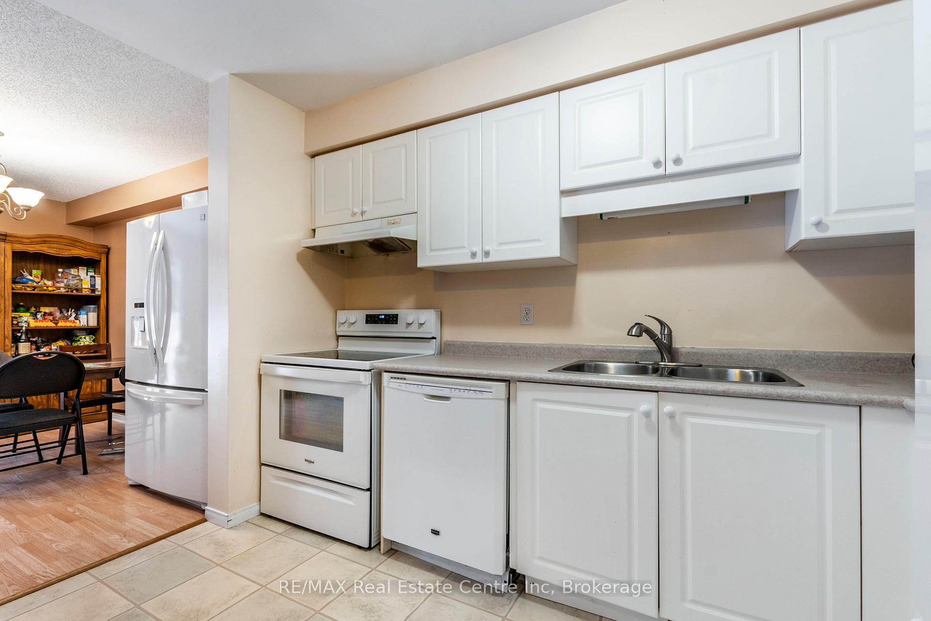 Photo 6 of 61 Roehampton Crescent W, Guelph, Pineridge/Westminster Woods — HOMEH