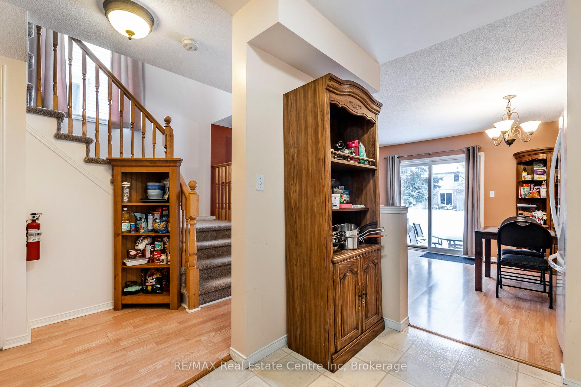 Photo 7 of 61 Roehampton Crescent W, Guelph, Pineridge/Westminster Woods — HOMEH