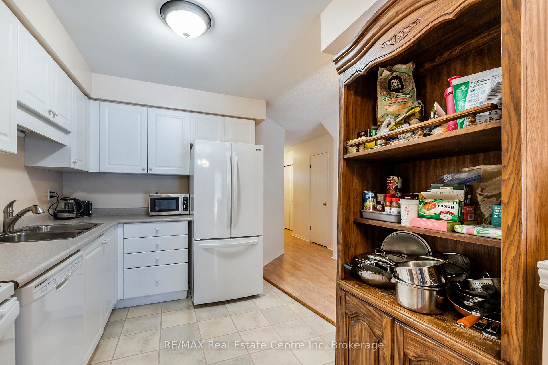 Photo 8 of 61 Roehampton Crescent W, Guelph, Pineridge/Westminster Woods — HOMEH