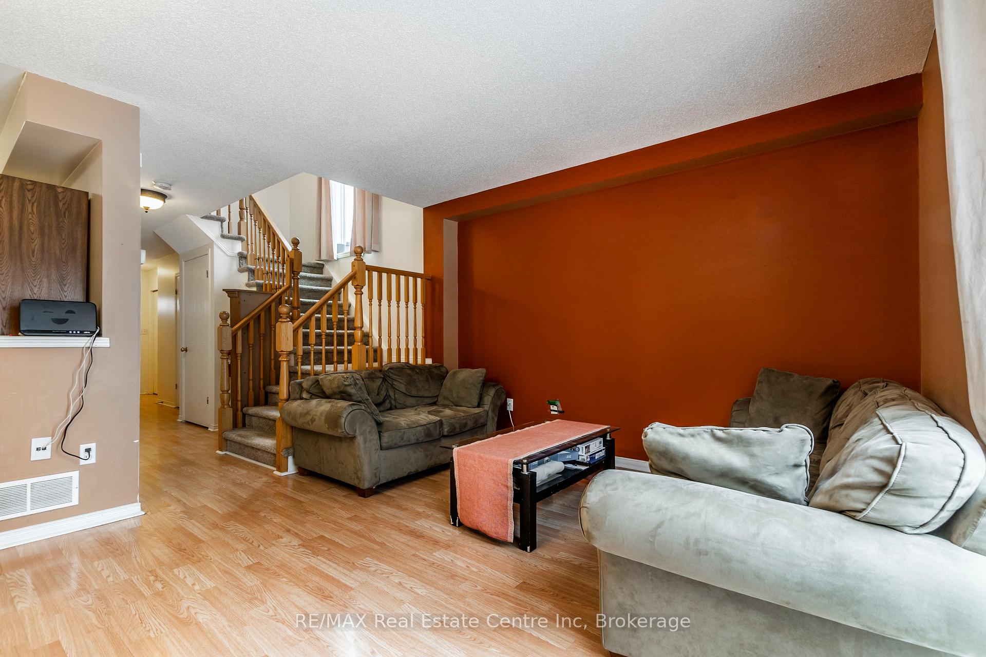 Photo 10 of 61 Roehampton Crescent W, Guelph, Pineridge/Westminster Woods — HOMEH