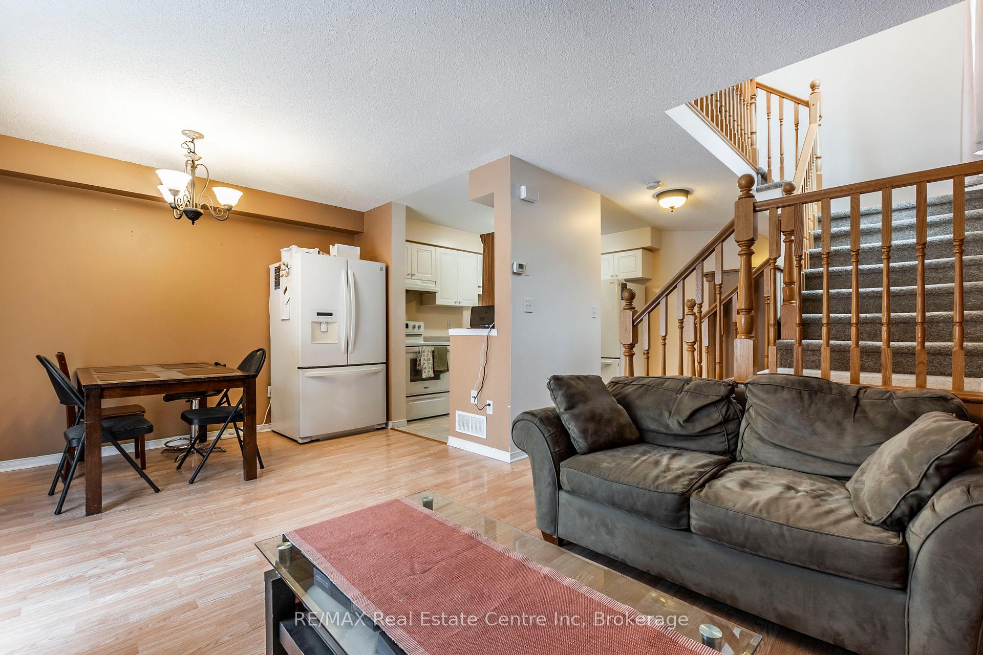 Photo 13 of 61 Roehampton Crescent W, Guelph, Pineridge/Westminster Woods — HOMEH