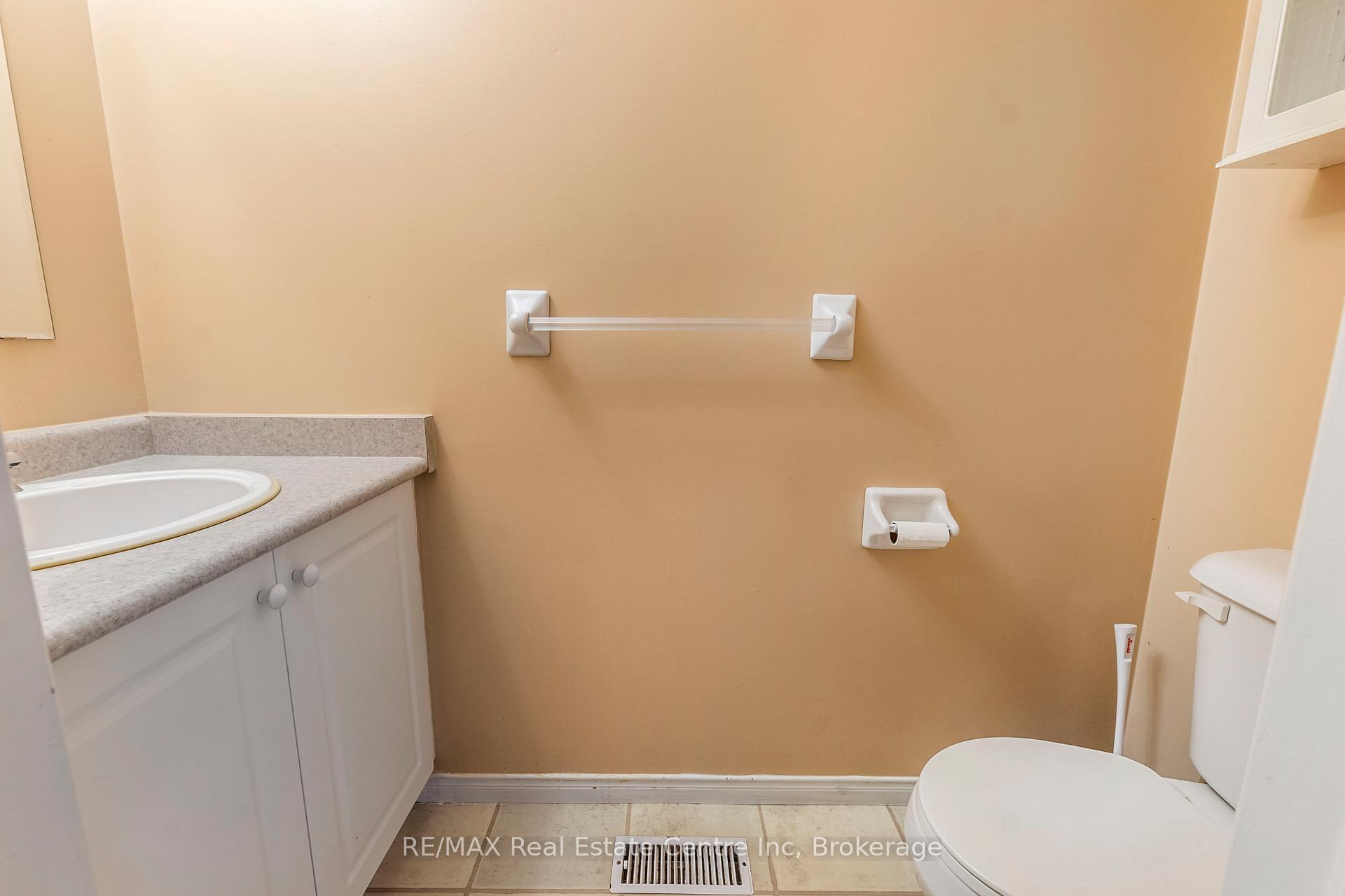 Photo 14 of 61 Roehampton Crescent W, Guelph, Pineridge/Westminster Woods — HOMEH