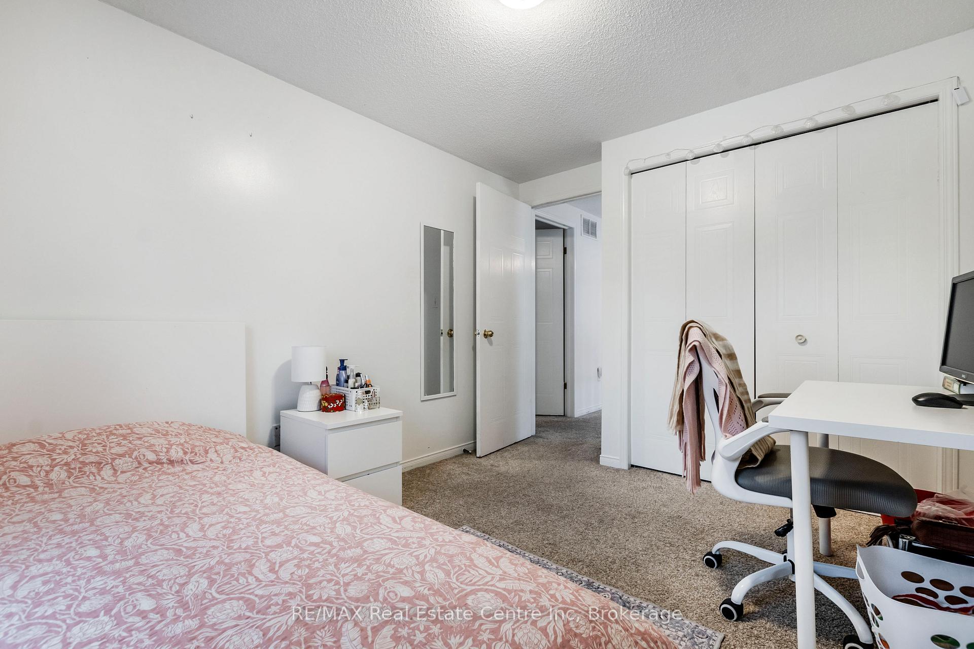 Photo 22 of 61 Roehampton Crescent W, Guelph, Pineridge/Westminster Woods — HOMEH