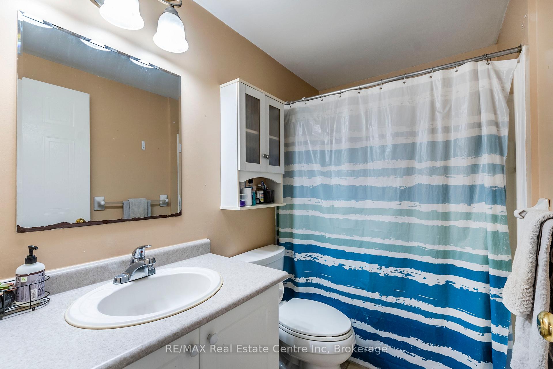 Photo 23 of 61 Roehampton Crescent W, Guelph, Pineridge/Westminster Woods — HOMEH