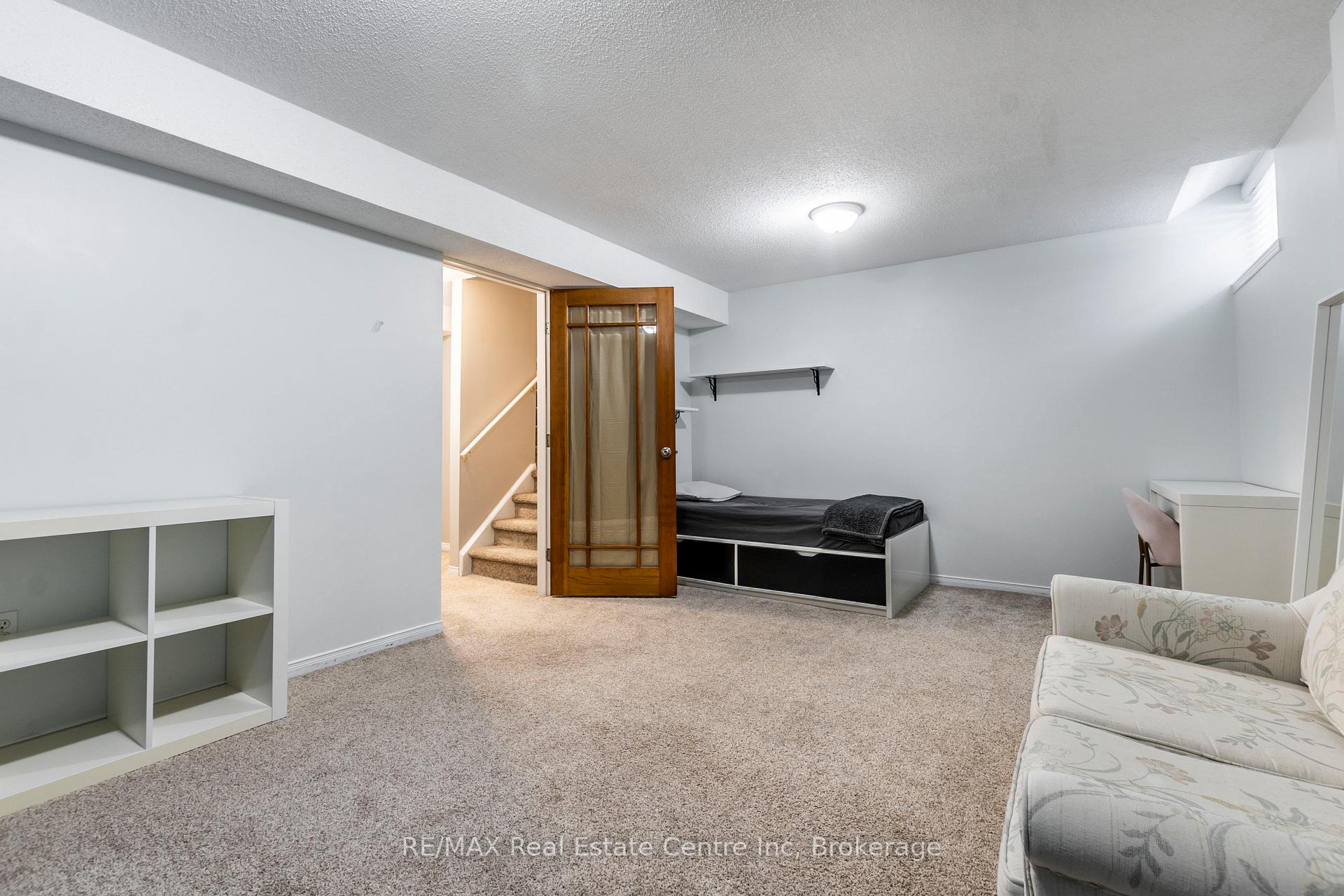 Photo 24 of 61 Roehampton Crescent W, Guelph, Pineridge/Westminster Woods — HOMEH